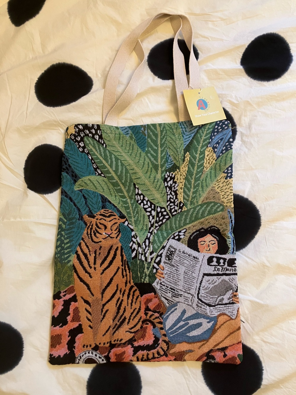Tapestry Jungle Print Tote Bag in Multicolor